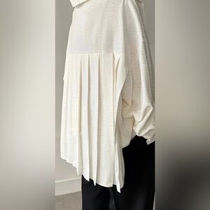 Long sleeve cream button up shirt with pleated detail size Medium